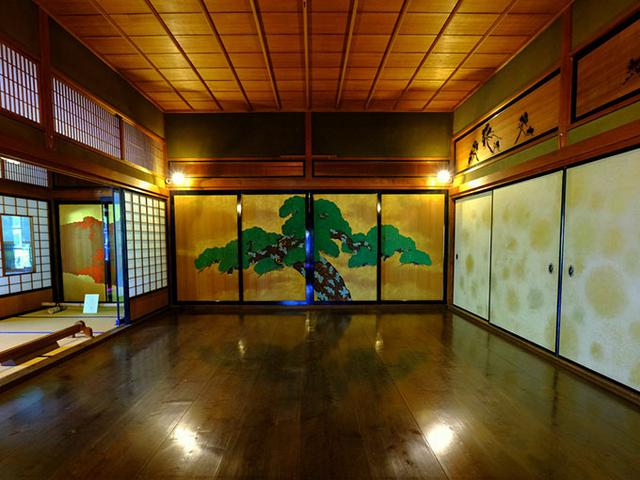 画像: クライマックスは個人所有の能舞台。文化に精通し、高取氏自らも趣味で能を舞っていたということ。