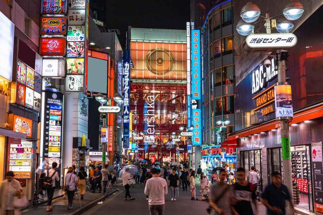 画像: 言わずと知れた若者文化の中心地である「渋谷センター街」