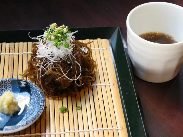 画像: 「元祖つけもずく」など、さまざまな沖縄郷土料理が進化。しかも、味もバツグン!!