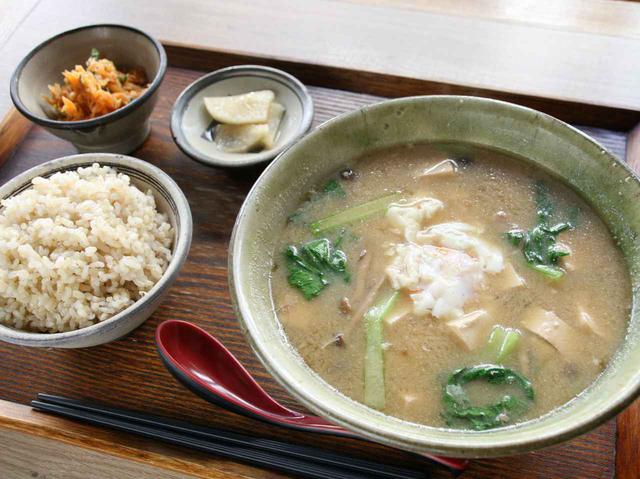 画像: 「具だくさん味噌汁定食」 人気No.1の看板メニュー。朝・昼・夜問わず人気。