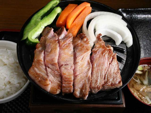 画像: 「トンテキ定食」 なにわ星の豚の良さがダイレクトに伝わる定食。これで800円はお値打ち