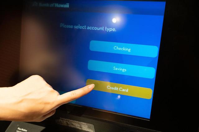 画像: 【ATMでの現金の引き出し方4】カードもしくは口座の種類を選択します。