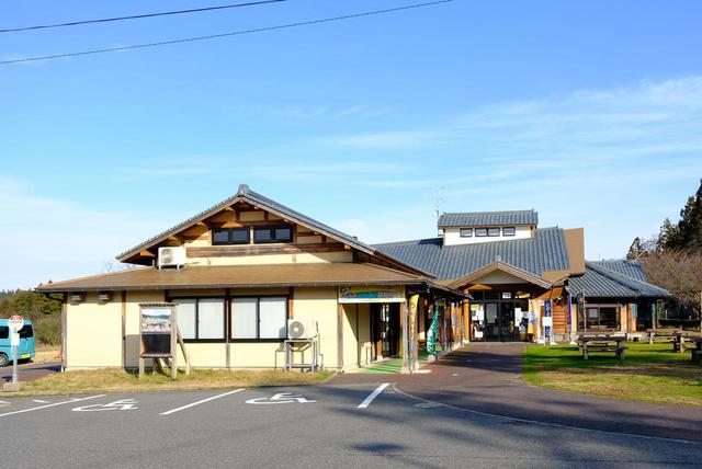 画像: 宿から歩いて行ける「五頭山麓 うららの森」へ。