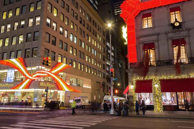 画像: クリスマスの5番街はイルミネーションも見もの (c) Matthew Penrod / NYC & Company