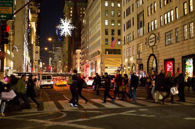画像: 名だたる高級店がずらりと立ち並びます (c) Jen Davis / NYC & Company