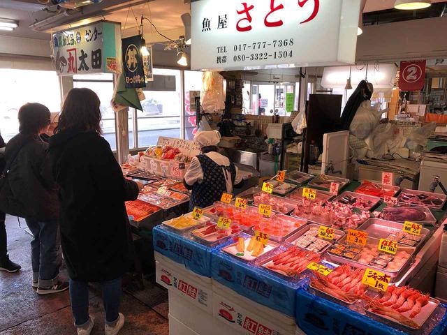 画像: 30以上もの鮮魚店がひしめく「青森魚菜センター」