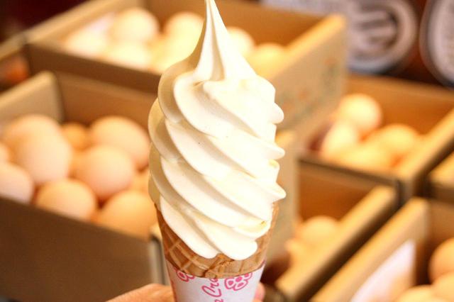 画像: ソフトクリームはミルク、玉子、ミックスの3種あり。夏場は特に人気