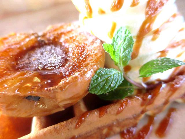 画像: 焼きリンゴの美味しさとシナモンテイストもたまらない。草原の雰囲気にもぴったり
