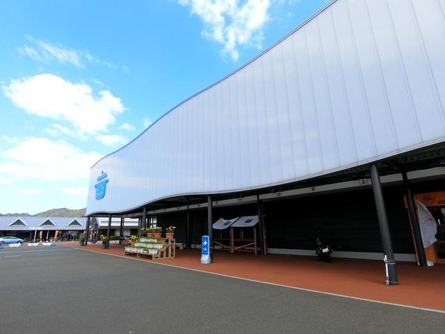 画像: 飲食店や農水産物等直売所、長門おもちゃ美術館などが併設されたセンザキッチン内