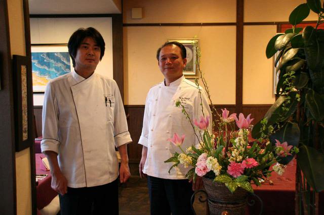 画像: オーナーシェフの金刺一成氏(右)と、料理長の村松圭二郎氏(左)