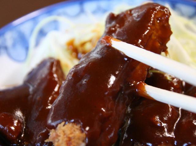 画像: 分厚いトンカツ自体の旨み、てりソースの爽やかな濃厚さが一体化する