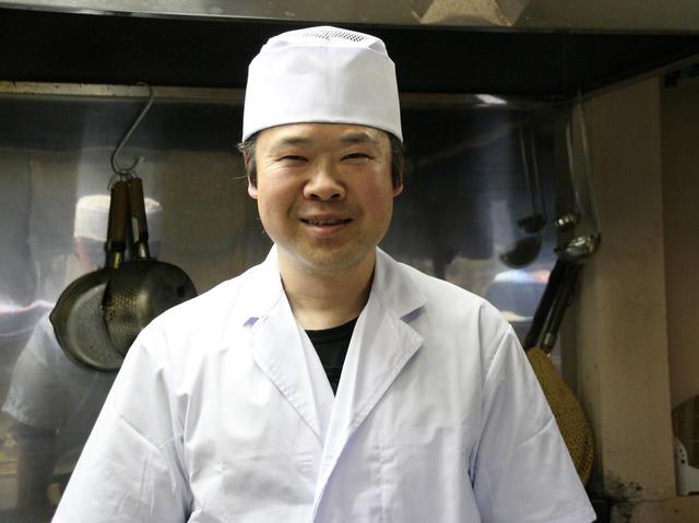 画像: ご主人の西尾利幸さん。うどんも打つ職人気質だが、実はラーメンも好き