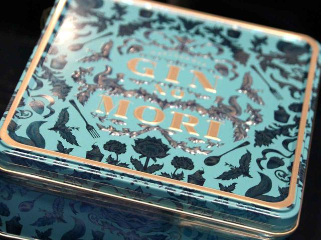 画像: 「プティボワ」とはフランス語で「小さな森」。ブルーの缶も煌びやかで、手土産にも最適