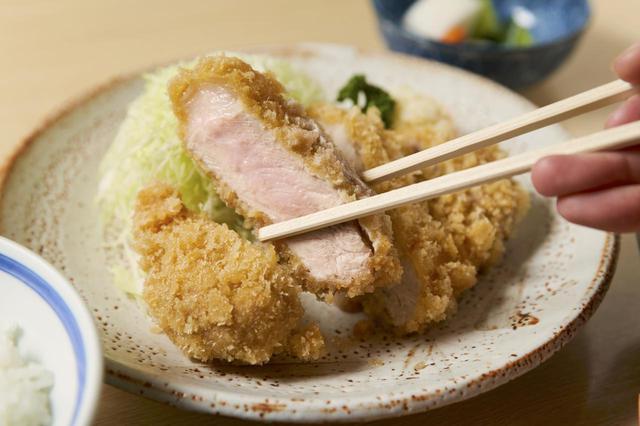 画像1: 「とん八亭」でとびきり肉厚なとんかつランチ