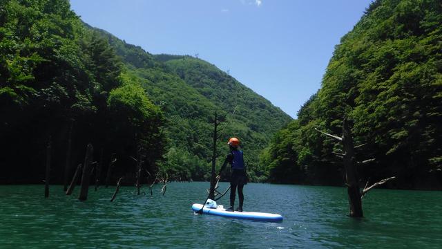 画像2: 11:00 ラフトボートに乗って、湖をツーリング