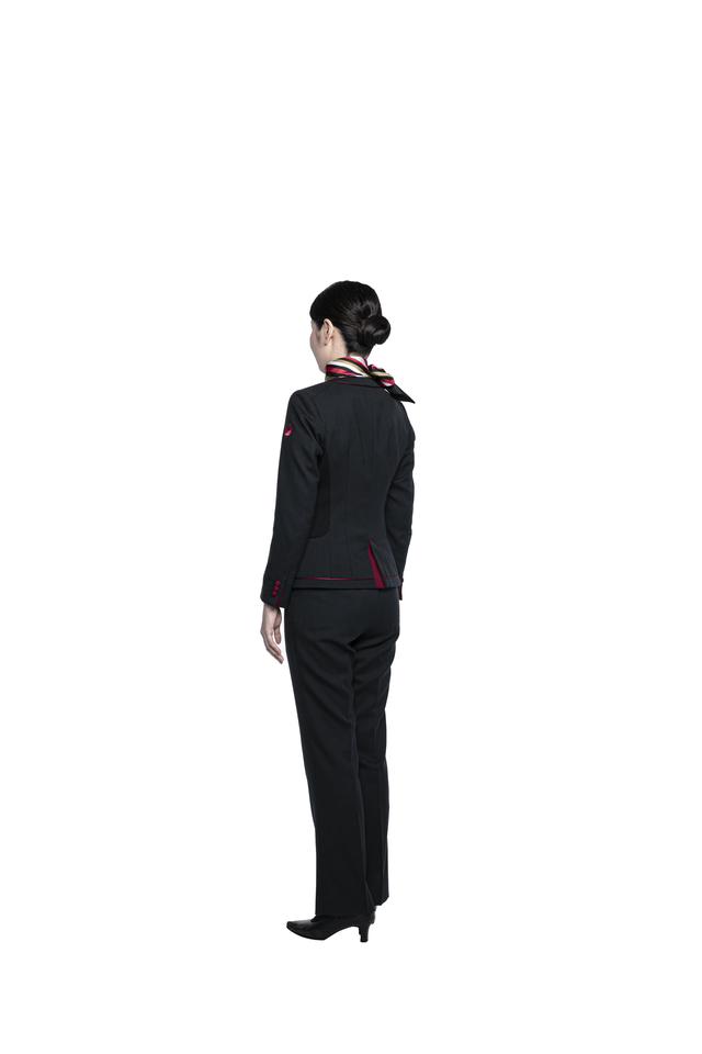 画像4: パンツスタイルも初採用。すべてが新しくなったJAL新制服の全貌を公開