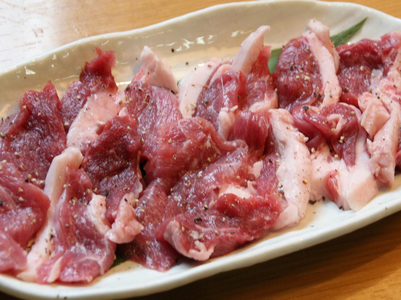 画像: メン羊(地物ジンギスカン)。上質な脂の美味しさで、何枚でも食べられる!