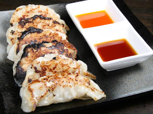 画像: 「玉ねぎ餃子」。さすが玉ねぎの街、北見。挽肉と玉ねぎが構成要素だ