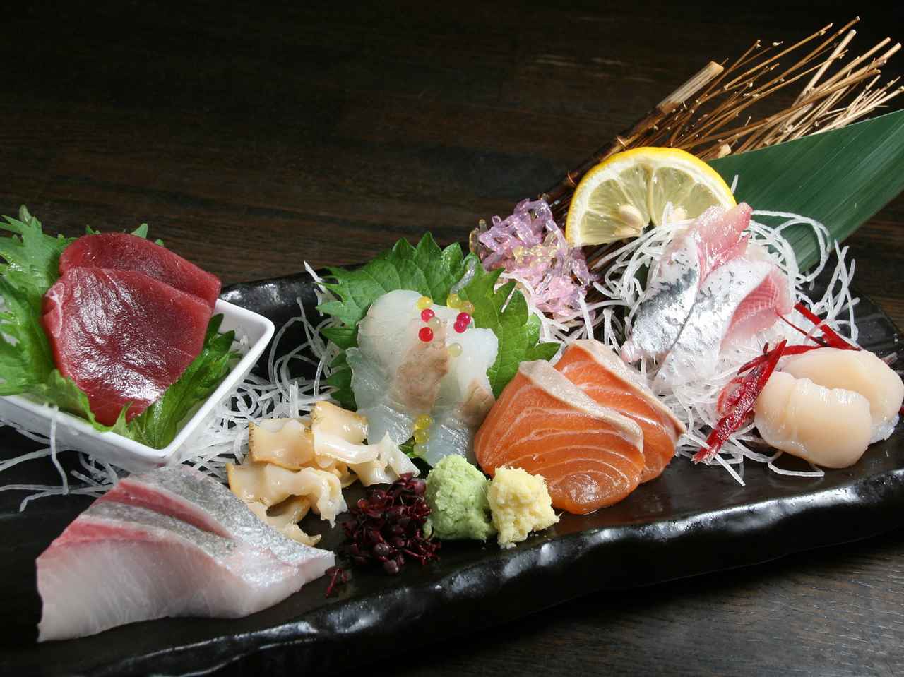 画像: 「お刺身いいとこ盛り」。その他、お刺身1000円盛りなどもある