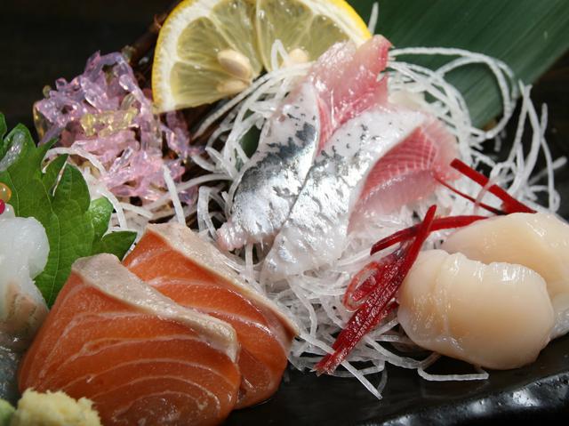 画像: ホタテや生いわしなど、旬の食材も活きる「お刺身いいとこ盛り」
