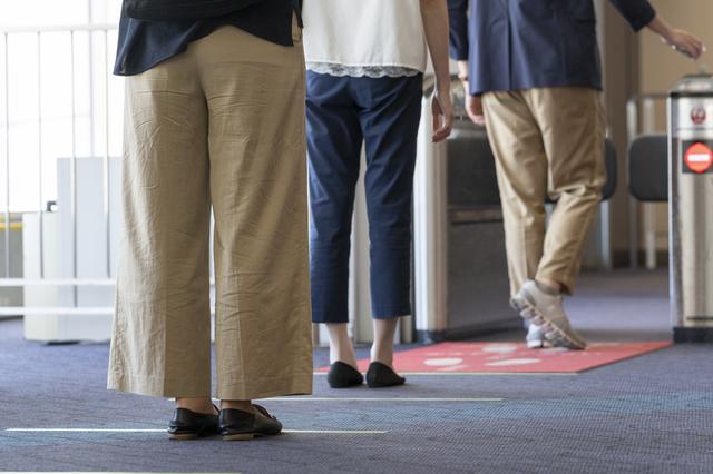 画像: Q.乗降時の行列や混雑が心配です A.一度の搭乗案内を制限するなど、行列防止策を講じています