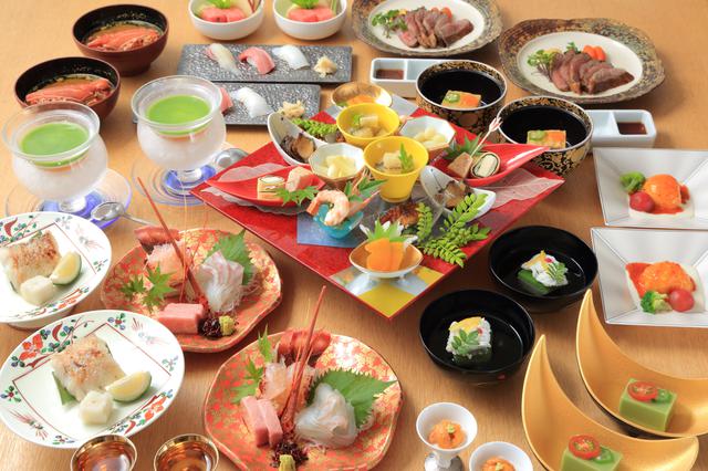 画像6: 部屋付きの露天風呂と窓辺の絶景を満喫。リトリートできる「おこもり旅」