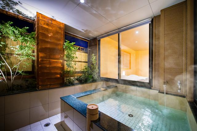 画像14: 部屋付きの露天風呂と窓辺の絶景を満喫。リトリートできる「おこもり旅」