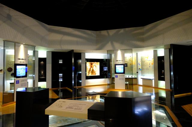 画像: 1階は富沢遺跡に関連する資料の展示スペースです。