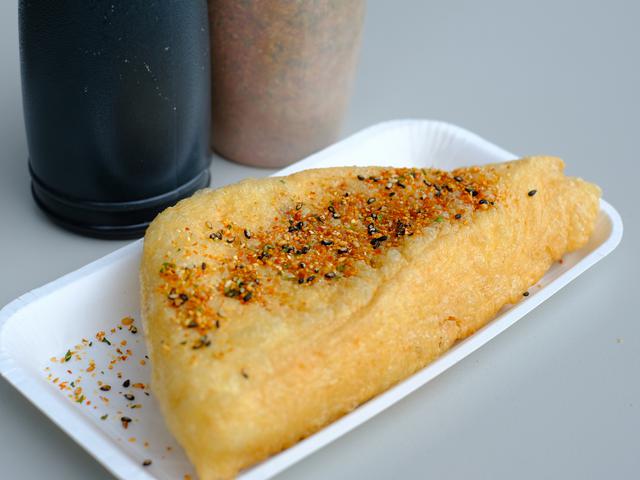画像: シンプルだからこそ美味しい。揚げたてアツアツ、分厚くて食べ応えある一枚です。