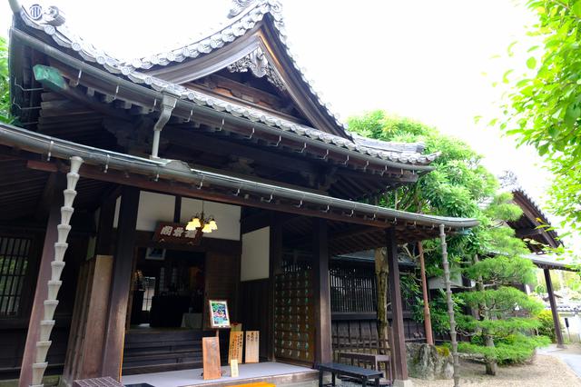 画像: 伊達家の旧邸宅で食べられる「箪笥料理」を求めて。玄関から様式美溢れる佇まいです。