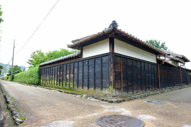 画像: さらに自転車を走らせて土居廓中(どいかちゅう)へ。