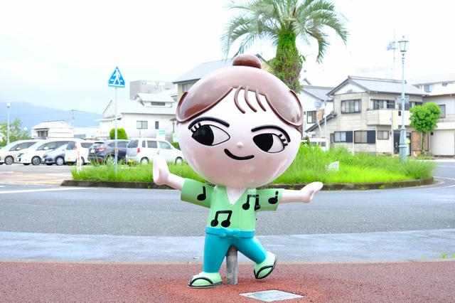 画像: ご・な線の各駅前にはかわいいキャラクター像が建てられているので、記念に写真を撮るのもいいですね。