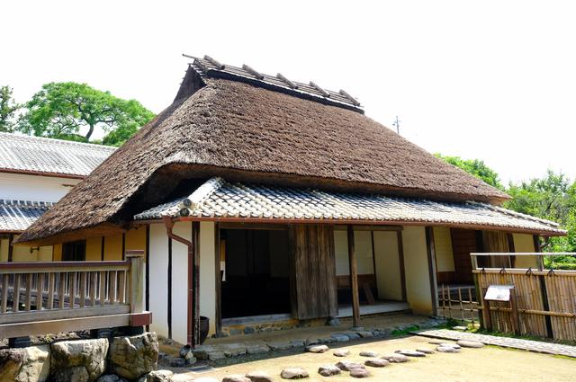 画像: 彌太郎や弟の彌之助、彌太郎の長男である久彌もここで生まれています。郷士であった岩崎家の生家は決して裕福な家ではなく大きな屋敷ではありませんが、土佐の民家の原型が詰まっていることから、当時の暮らしを残す建物として大切にされています。
