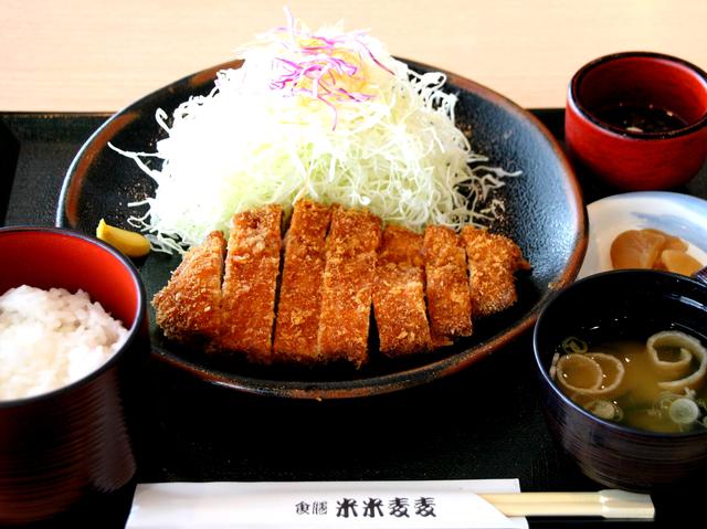 画像: イチオシの「黒豚とんかつ膳」1580円(税別) 黒豚の旨みがぎっしり