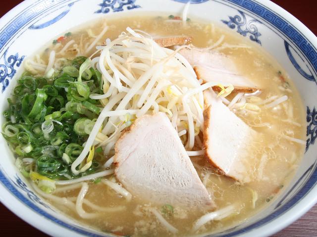 画像: 「中ラーメン」700円。中は麺150g。他に「大ラーメン」「スペシャル」あり