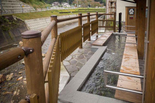 画像: 美又温泉街にある足湯