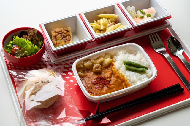 画像1: フライト気分が味わえる機内食に、オリジナル焼酎