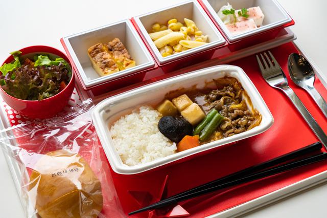画像2: フライト気分が味わえる機内食に、オリジナル焼酎