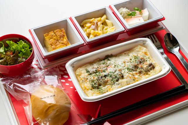 画像3: フライト気分が味わえる機内食に、オリジナル焼酎
