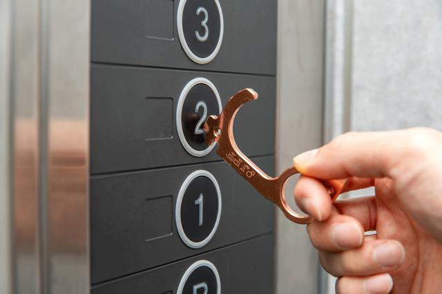 画像4: マスクケースにスマホ抗菌シールも。コロナ禍の旅に持っておきたい旅グッズ集