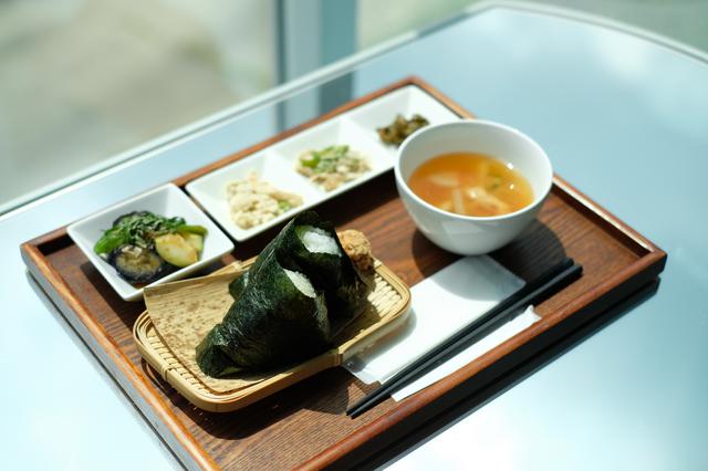 画像2: 地元でとれたコシヒカリと野菜を使った郷土食を堪能