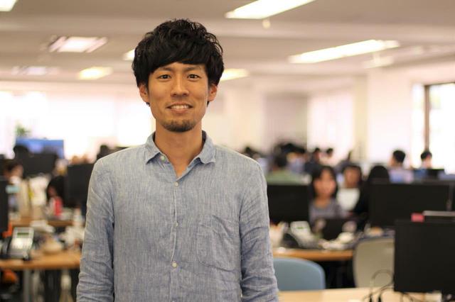 画像: アソビュー株式会社、観光戦略部の日比野理人さん。観光プロデューサーとして、ITを活用した地域課題解決や魅力発信に取り組んでいます