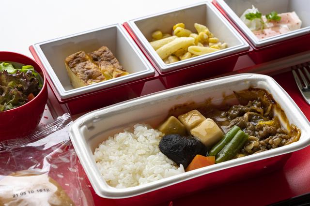 画像1: 飛行機雑学File 1 お客さまの安全のため、機長と副操縦士は別々の食事を取ります