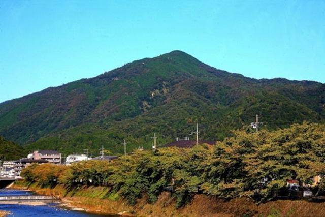 画像: 京都市内から見る比叡山