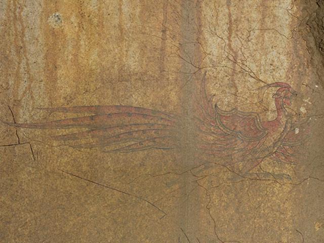 画像: 南を司る「朱雀」は、羽を広げて飛び立つ瞬間のような姿が描かれ、躍動感があります