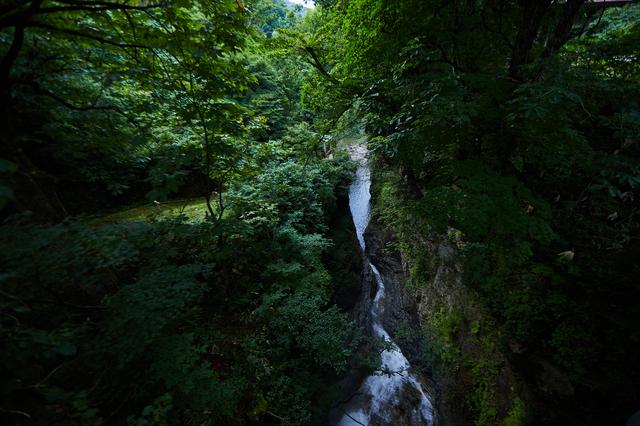 画像2: 悠久のときをかけて水が温泉を掘り当てた、小安峡の「大噴湯」