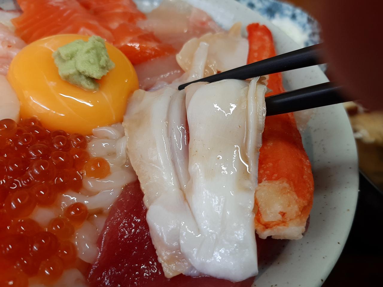 画像: 切り方もダイナミックで大きくてびっくり。食べ応えも抜群だ