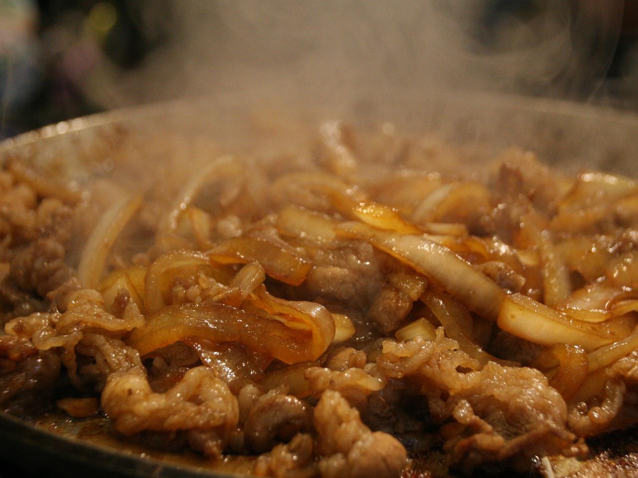 画像: タレは「十和田バラ焼きのタレ(ベルサイユの薔華ったれ)」ニンニク風味で醤油ベースで甘辛で美味!(販売中)
