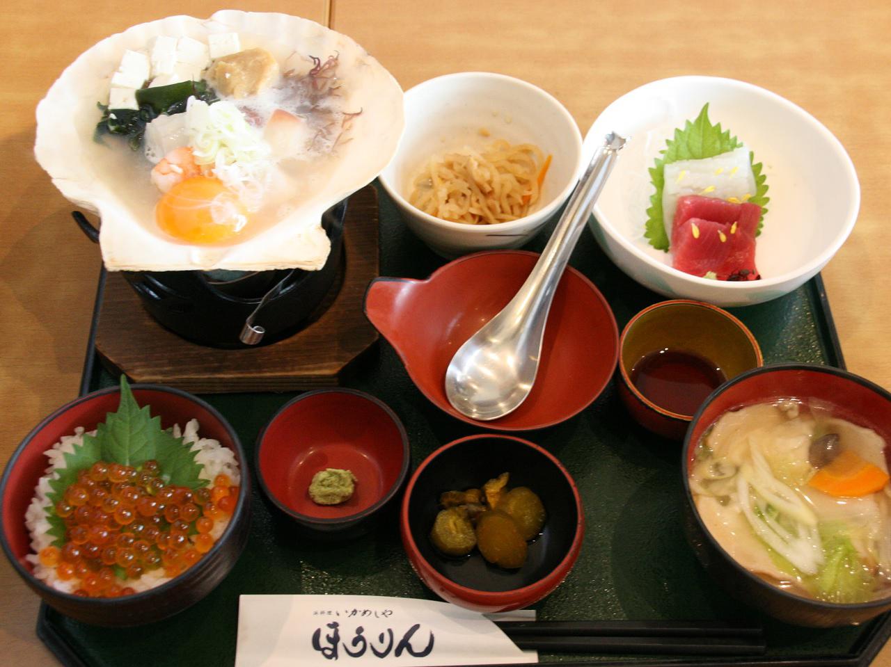 画像: 「あおもり定食 ミニイクラ丼」2280円。まさに青森の郷土料理や食材を堪能