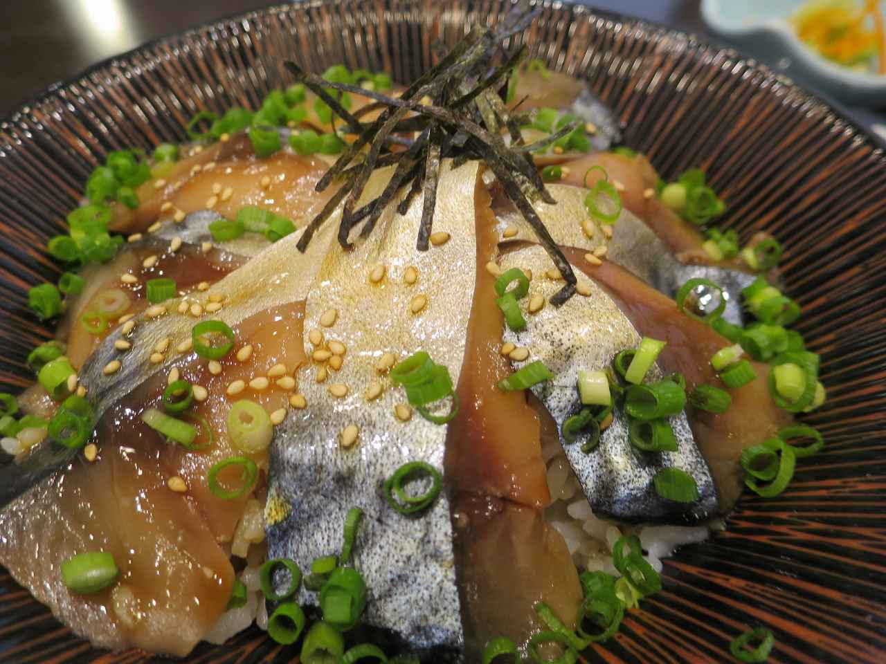 画像: 「八戸前沖銀さばトロ漬け丼」1800円。全国ご当地どんぶり選手権「殿丼」入り